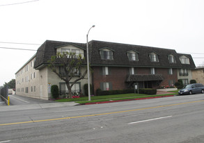 Crown Apartments in Downey, CA - Building Photo
