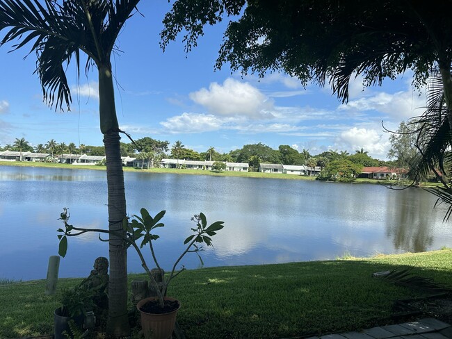 37 Mayfair Ln in Boynton Beach, FL - Building Photo - Building Photo