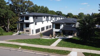 3215 Fairfax St in Eau Claire, WI - Building Photo