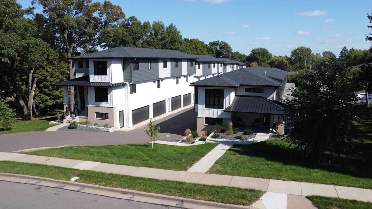 3215 Fairfax St in Eau Claire, WI - Building Photo