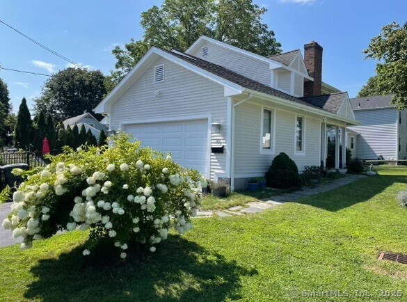 93 Welchs Point Rd in Milford, CT - Building Photo - Building Photo
