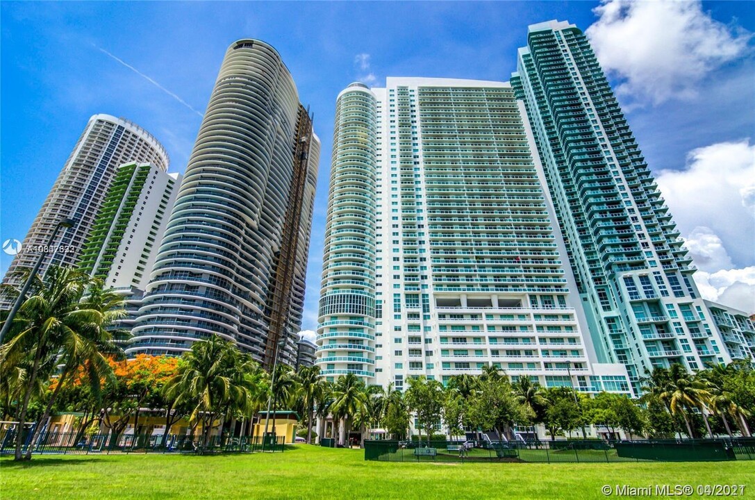 1800 N Bayshore Dr, Unit #2114 in Miami, FL - Foto de edificio