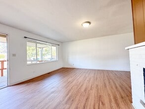 2400 H St SE in Auburn, WA - Foto de edificio - Building Photo