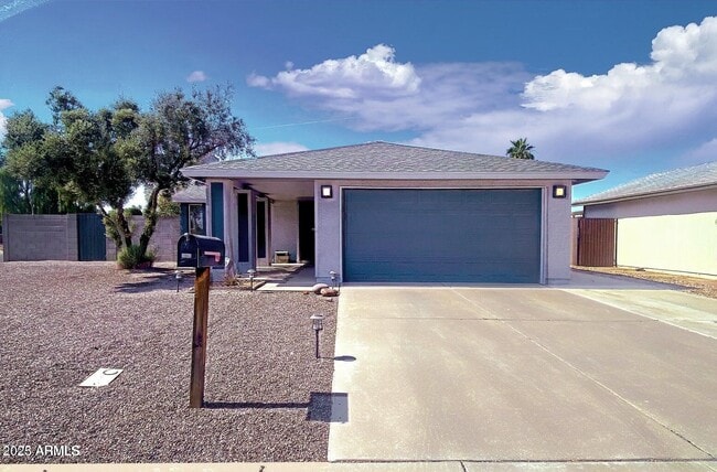 property at 1203 W Mariposa St