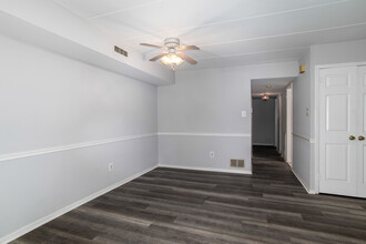 Wimbledon Court in Philadelphia, PA - Building Photo - Interior Photo