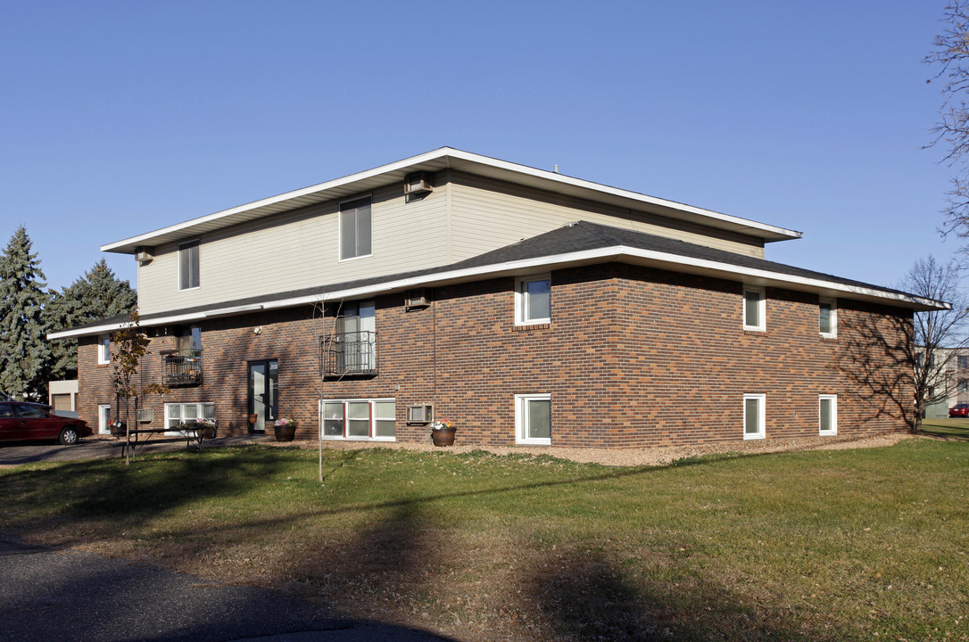 2639 Clearwater Rd in St. Cloud, MN - Building Photo