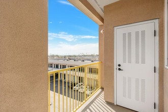Begonia Place in Temple City, CA - Foto de edificio - Interior Photo