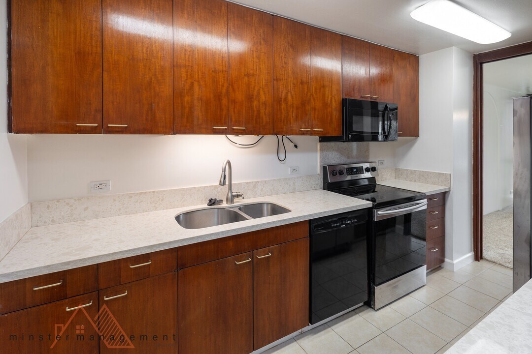 6750 Hawaii Kai Dr in Honolulu, HI - Building Photo
