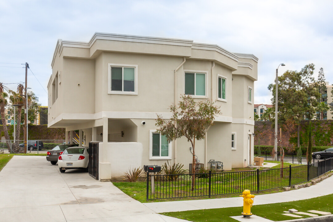 412 W Guinida Ln in Anaheim, CA - Building Photo