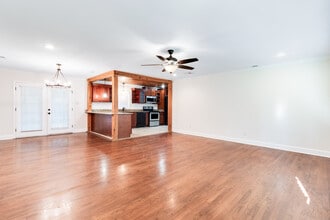 221 Woodvale Ave in Lafayette, LA - Building Photo - Building Photo