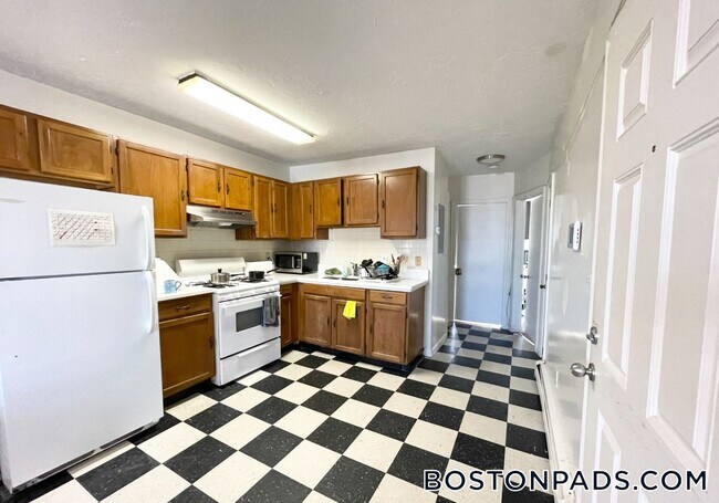 90 Hammond St in Boston, MA - Building Photo - Building Photo