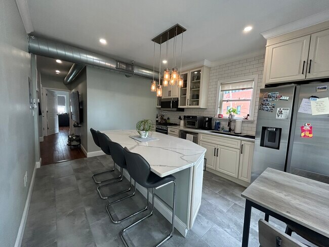 4 Shelby St, Unit 2 in Boston, MA - Building Photo - Building Photo