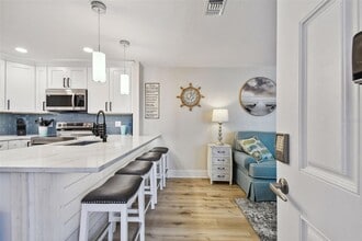 315 Medallion Blvd, Unit E in North Redington Beach, FL - Building Photo - Building Photo