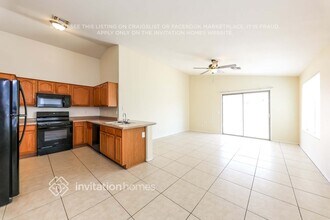 8560 W Hatcher Rd in Peoria, AZ - Foto de edificio - Building Photo