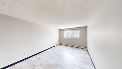 9515-9100 100 Ave. in Grande Prairie, AB - Building Photo - Building Photo