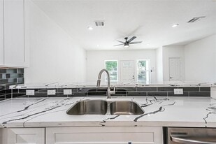 5317 Chennault Rd in Houston, TX - Building Photo