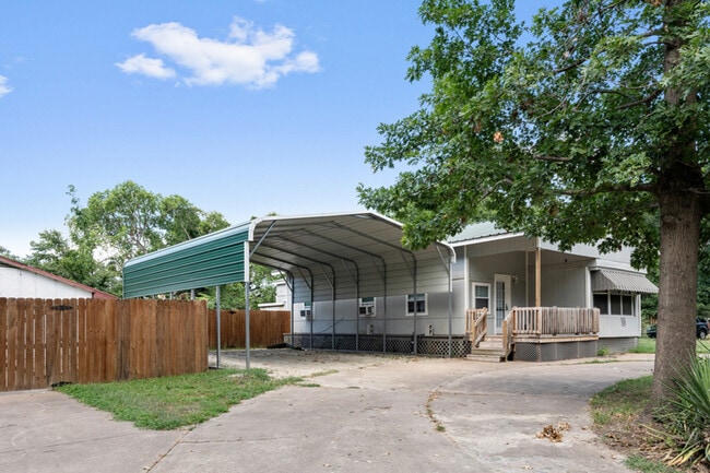 112 Queenswood Dr in Mabank, TX - Building Photo - Building Photo