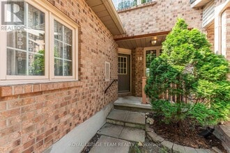 18 Ravenscroft Ct in Ottawa, ON - Building Photo - Building Photo