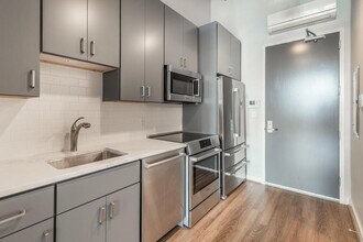 63 Melcher St, Unit 506 in Boston, MA - Foto de edificio - Building Photo