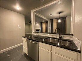 2331 N Davis Dr in Arlington, TX - Building Photo