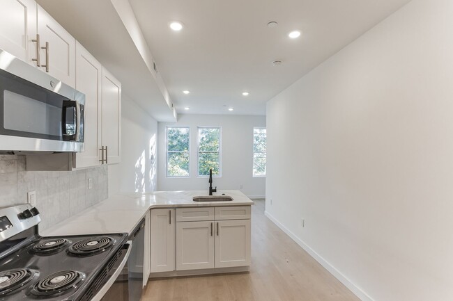 property at 812 N Holly St