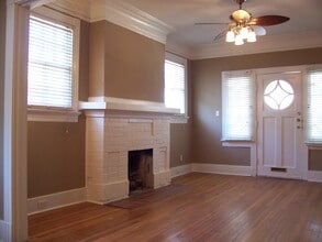4300 S Johnson St, Unit Upstairs Apartment in New Orleans, LA - Foto de edificio - Building Photo