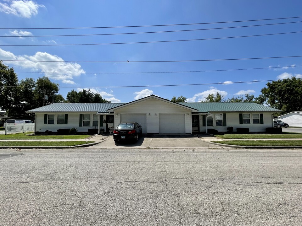 311 NW 2nd St in Casey, IL - Building Photo