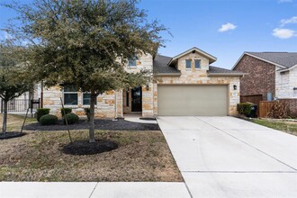 616 Sixpence Ln in Georgetown, TX - Foto de edificio - Building Photo