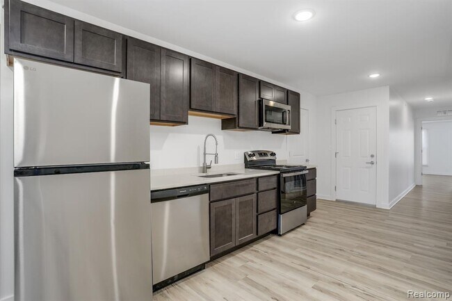 799 E Grand Blvd in Detroit, MI - Building Photo - Building Photo