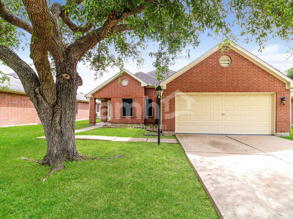 1207 Hannover Blvd in Rosenberg, TX - Building Photo