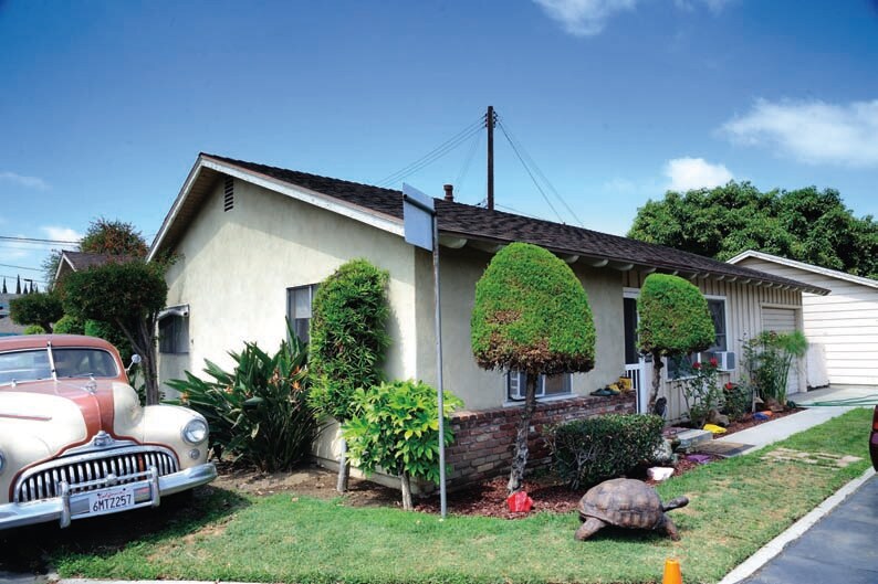 8045 Alameda St in Downey, CA - Foto de edificio