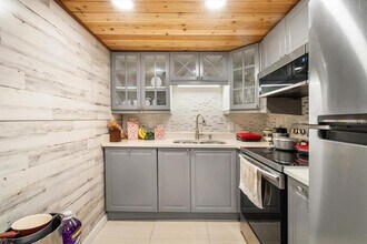 801 Russell Ln in Brandon, FL - Building Photo - Building Photo