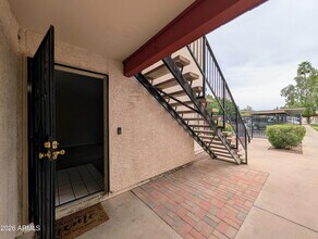 4211 E Palm Ln in Phoenix, AZ - Foto de edificio - Building Photo