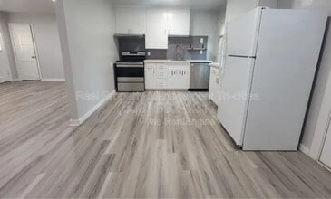 402 Barth Ave in Richland, WA - Foto de edificio - Building Photo