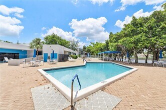 9091 Lime Bay Blvd in Tamarac, FL - Building Photo - Building Photo