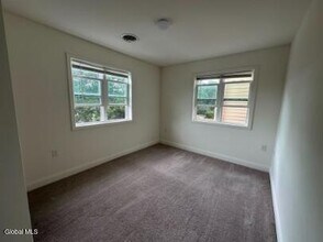 1047 Broadway in Rensselaer, NY - Building Photo - Building Photo
