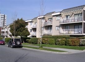 Cottonwood Court in Vancouver, BC - Building Photo