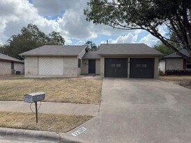 12105 Missel Thrush Ct in Austin, TX - Building Photo