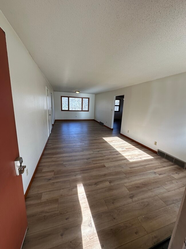 809 2nd Ave NE in Waverly, IA - Building Photo - Building Photo