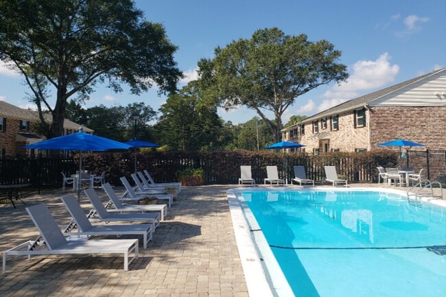 Eastwood Oaks Apartments in Hilliard, FL - Foto de edificio - Building Photo