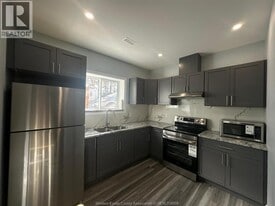 1035 California Ave in Windsor, ON - Building Photo