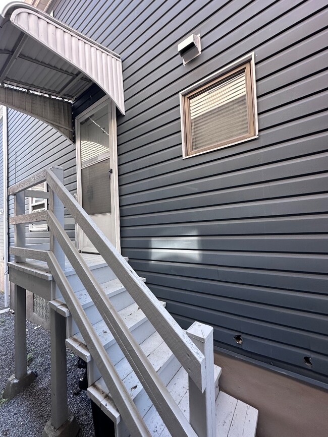 property at 606 W Main St