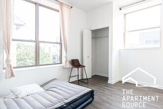 932 W Dakin St, Unit 202 in Chicago, IL - Building Photo - Building Photo
