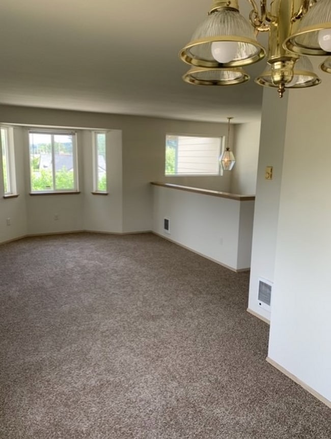 321 R St SE in Auburn, WA - Building Photo - Building Photo