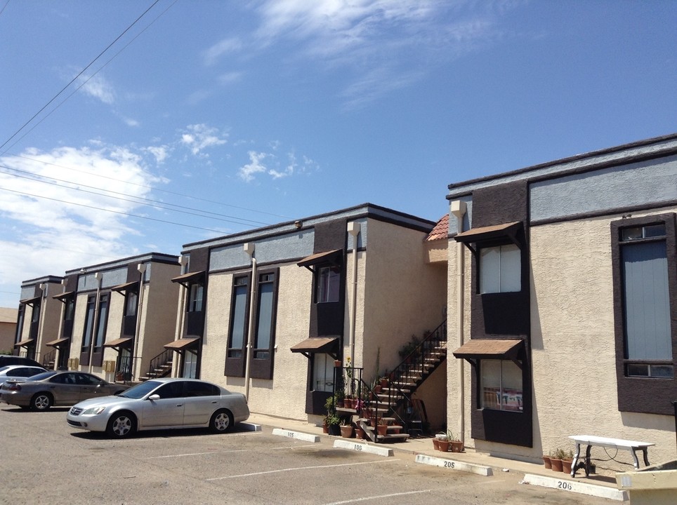 Black Canyon Heights in Phoenix, AZ - Building Photo