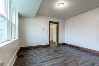 466 Hays Ave in Pittsburgh, PA - Building Photo - Building Photo