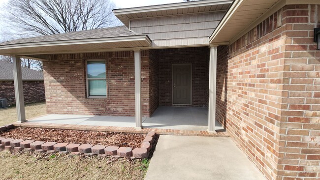 2002 S Frankfort Ave in Russellville, AR - Building Photo - Building Photo
