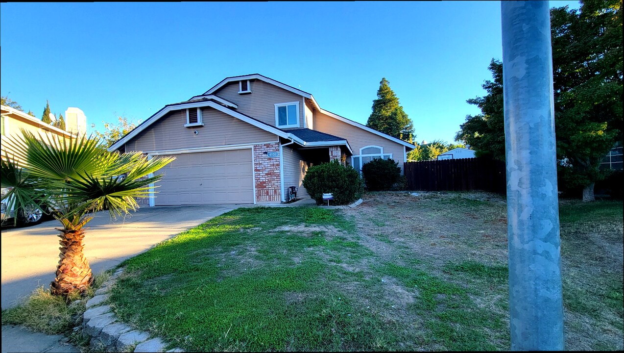 4108 Falling Leaf Ct in Antelope, CA - Building Photo