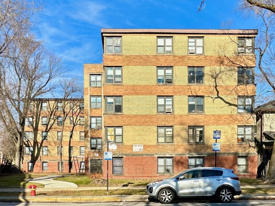 1360 W Touhy Ave in Chicago, IL - Building Photo