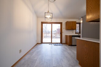 3655 Falcon Way in Eagan, MN - Building Photo - Building Photo